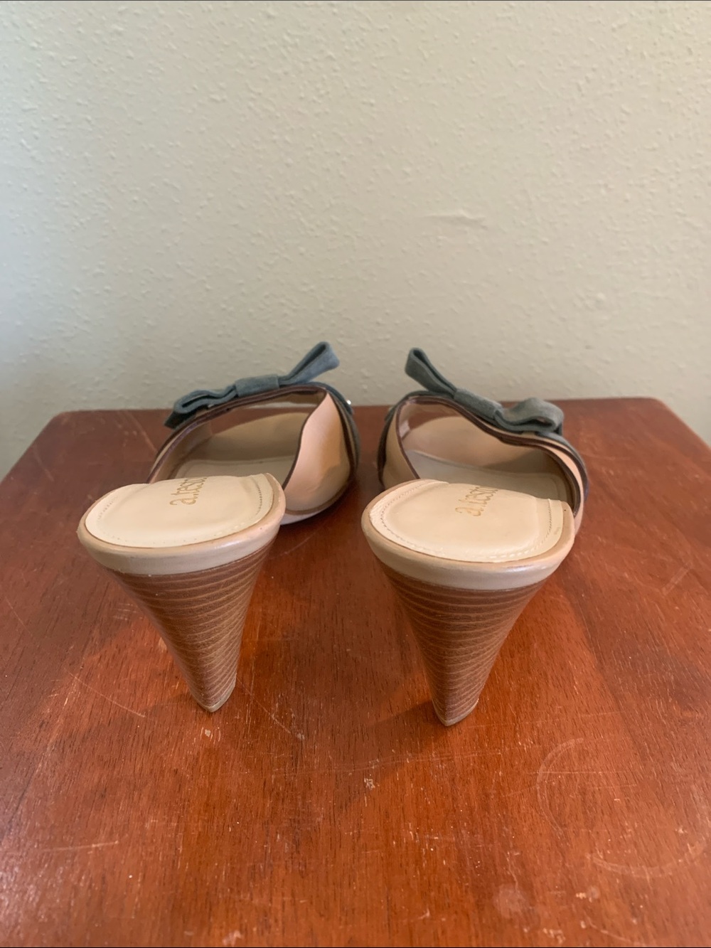 a. testoni Nude Leather Slide Sandals with Green Suede Bow - Picture 4 of 5
